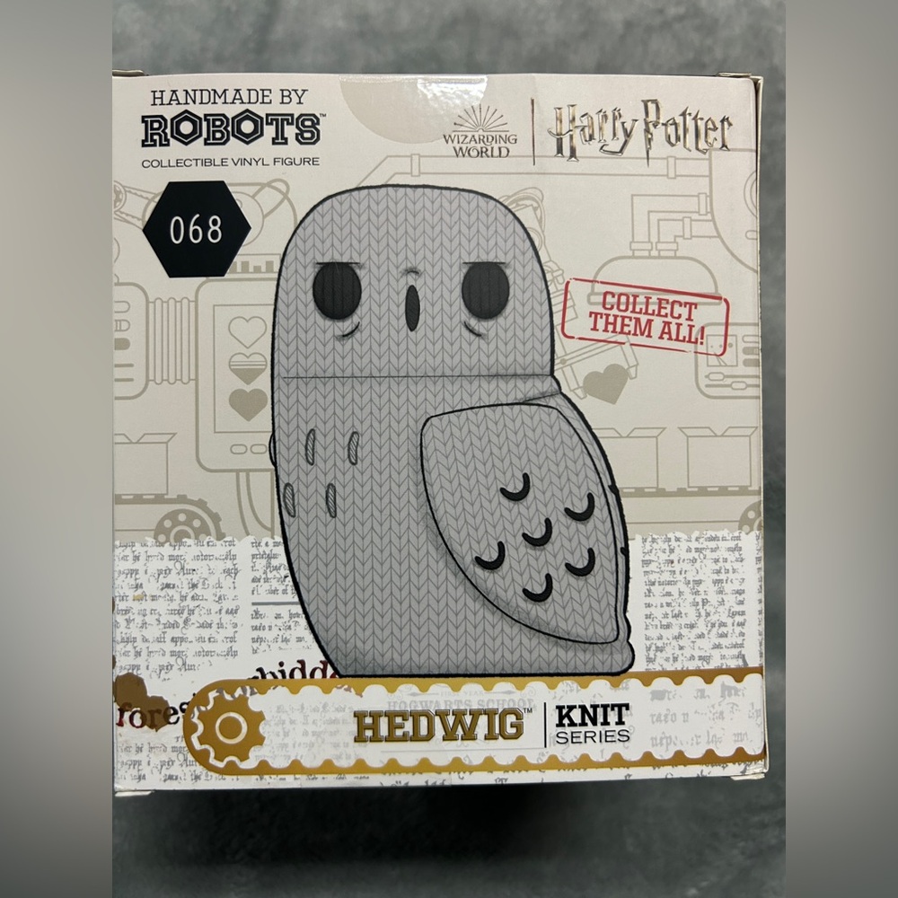 BNIB official Harry Potter Hedwig Vinyl Figure. Mint condition - Picture 3 of 6